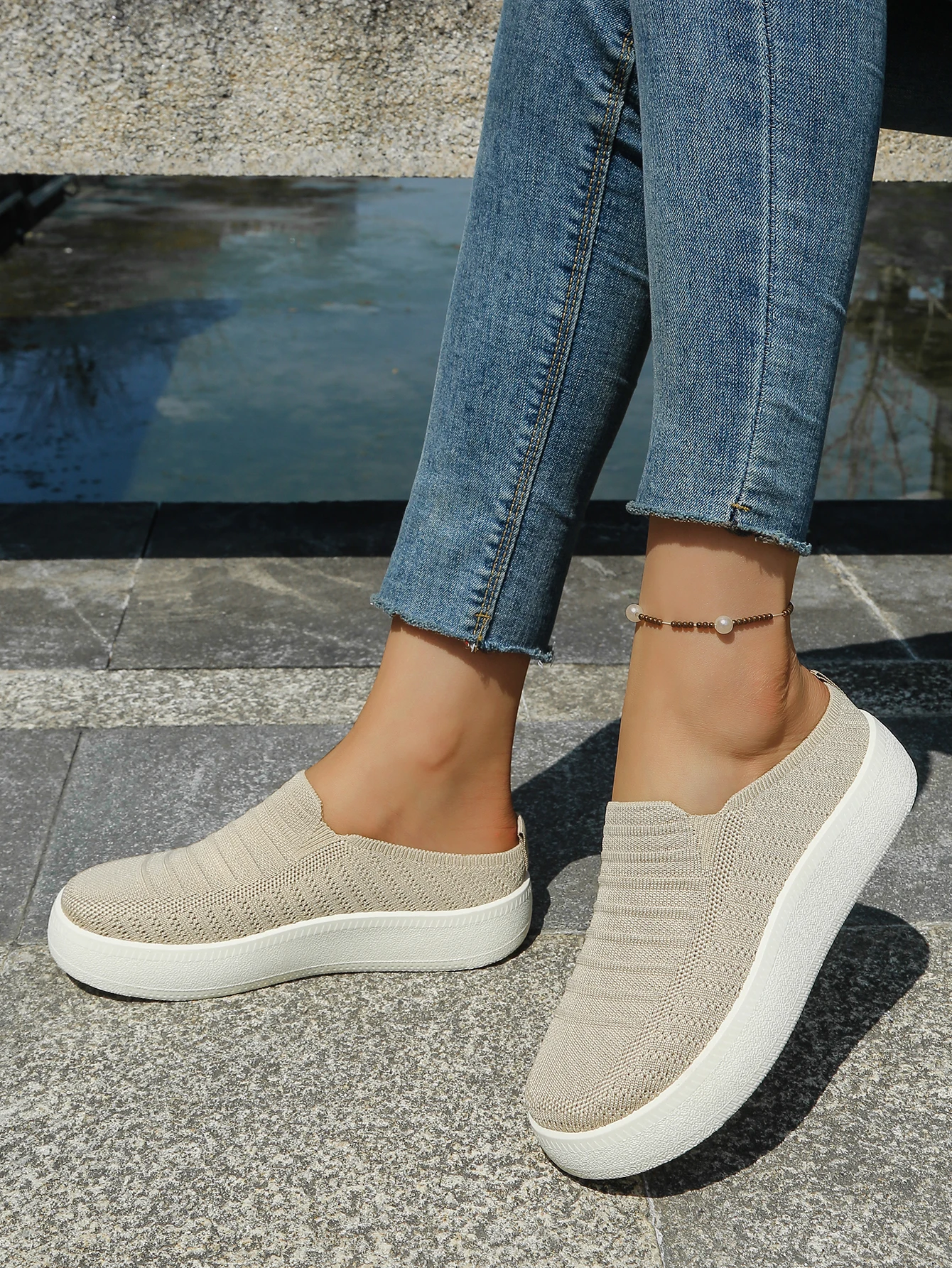 The Latest Summer Women's Single Shoes in 2026. The Fly-Constructed Shoes Are Soft, Comfortable, Breathable and Lightweight.