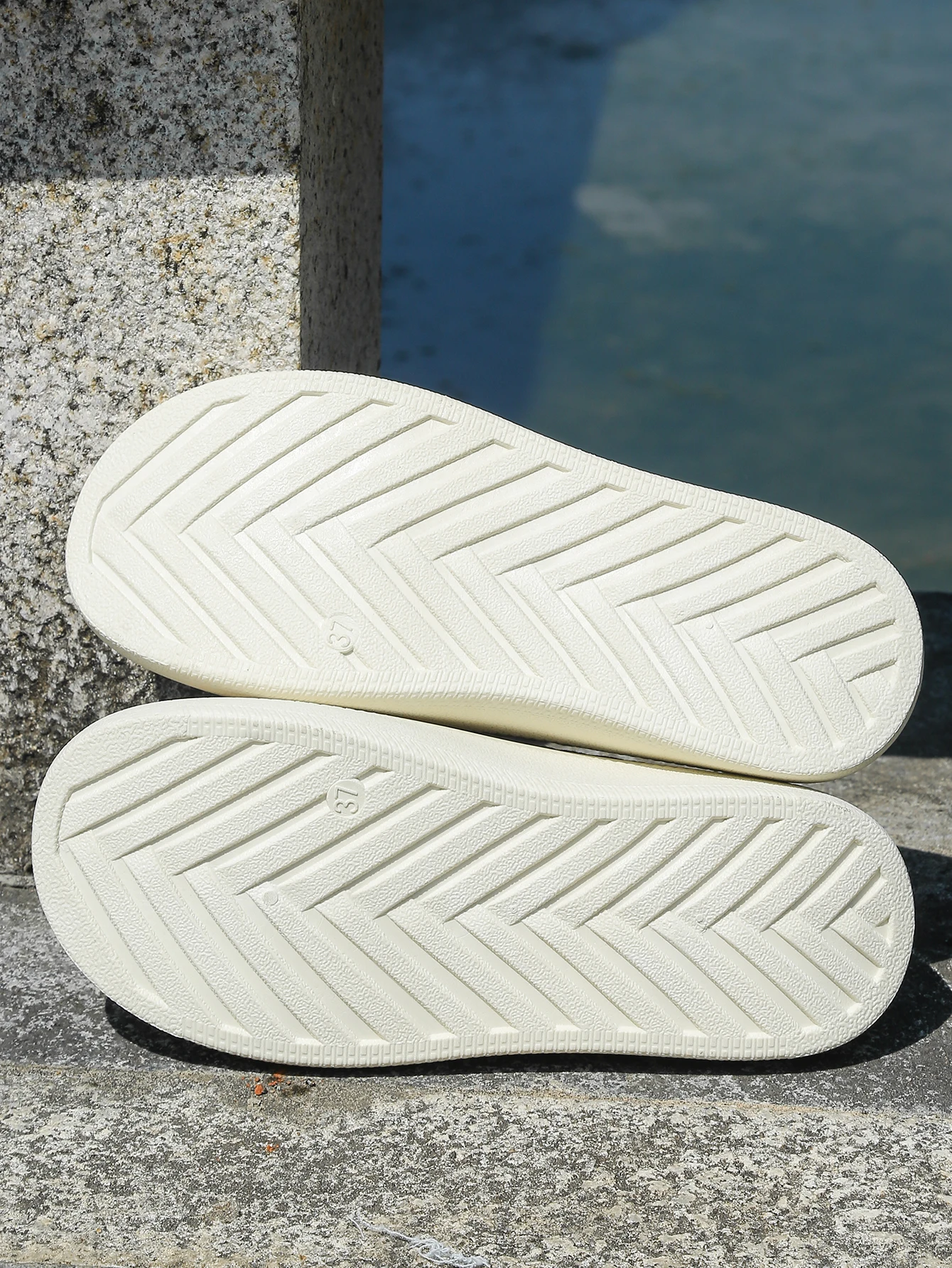 The Latest Summer Women's Single Shoes in 2026. The Fly-Constructed Shoes Are Soft, Comfortable, Breathable and Lightweight.