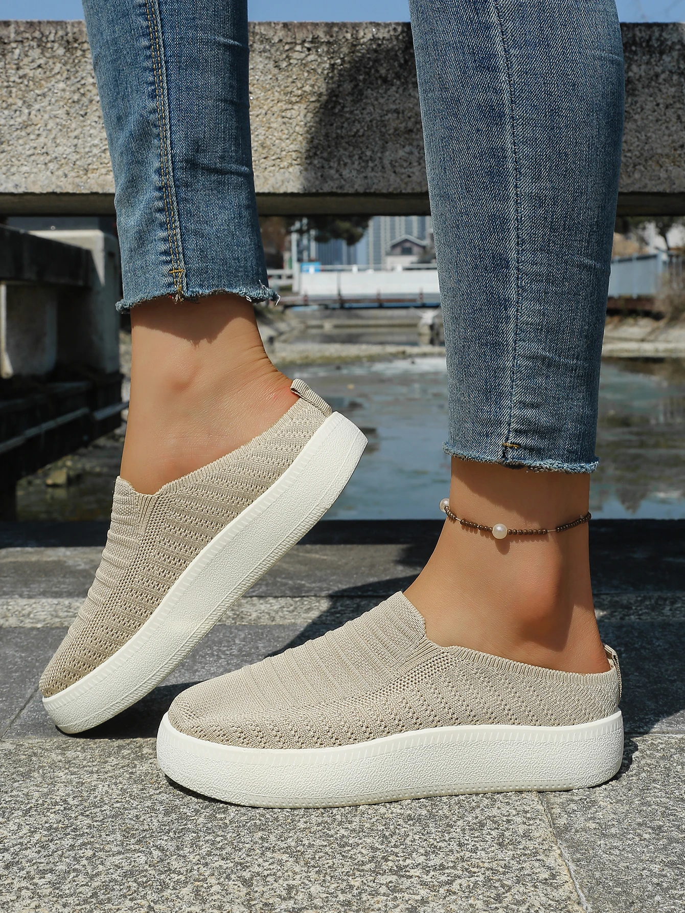 The Latest Summer Women's Single Shoes in 2026. The Fly-Constructed Shoes Are Soft, Comfortable, Breathable and Lightweight.