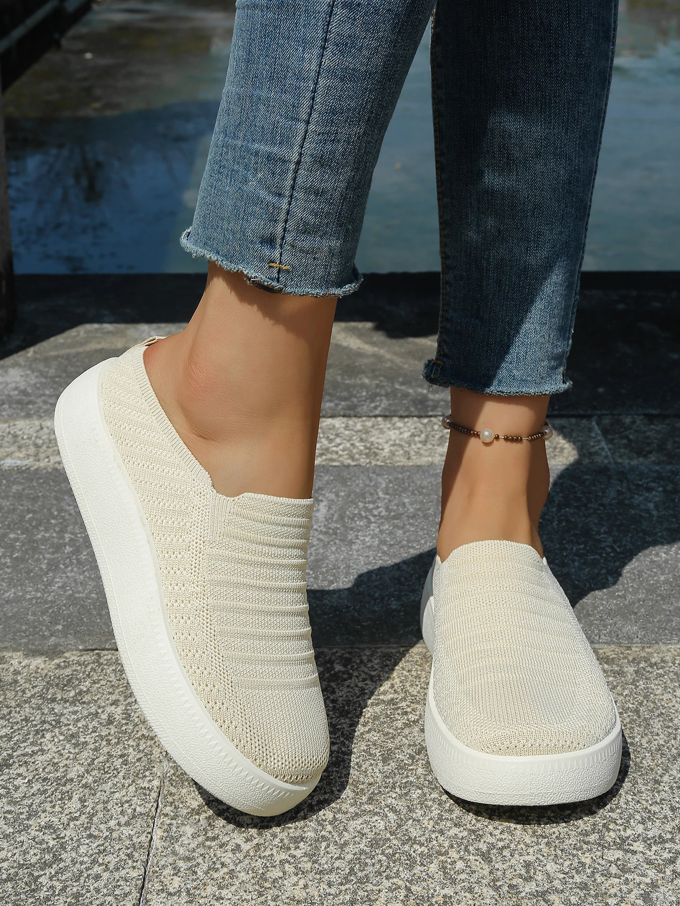 The Latest Summer Women's Single Shoes in 2026. The Fly-Constructed Shoes Are Soft, Comfortable, Breathable and Lightweight.