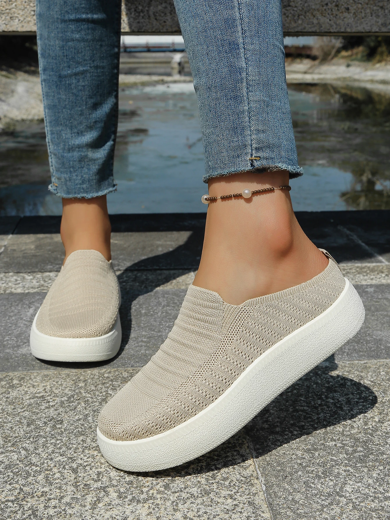 The Latest Summer Women's Single Shoes in 2026. The Fly-Constructed Shoes Are Soft, Comfortable, Breathable and Lightweight.