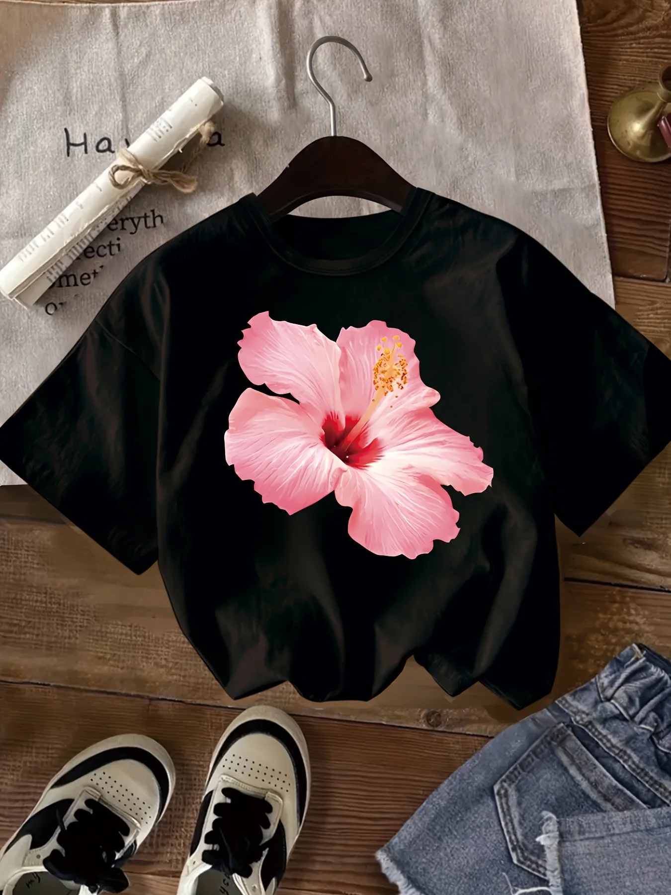 Vintage Pink Hibiscus Flower Graphic T Shirt Women Summer Tropical Floral Print Tee Harajuku Short Sleeve Casual Aesthetic Top