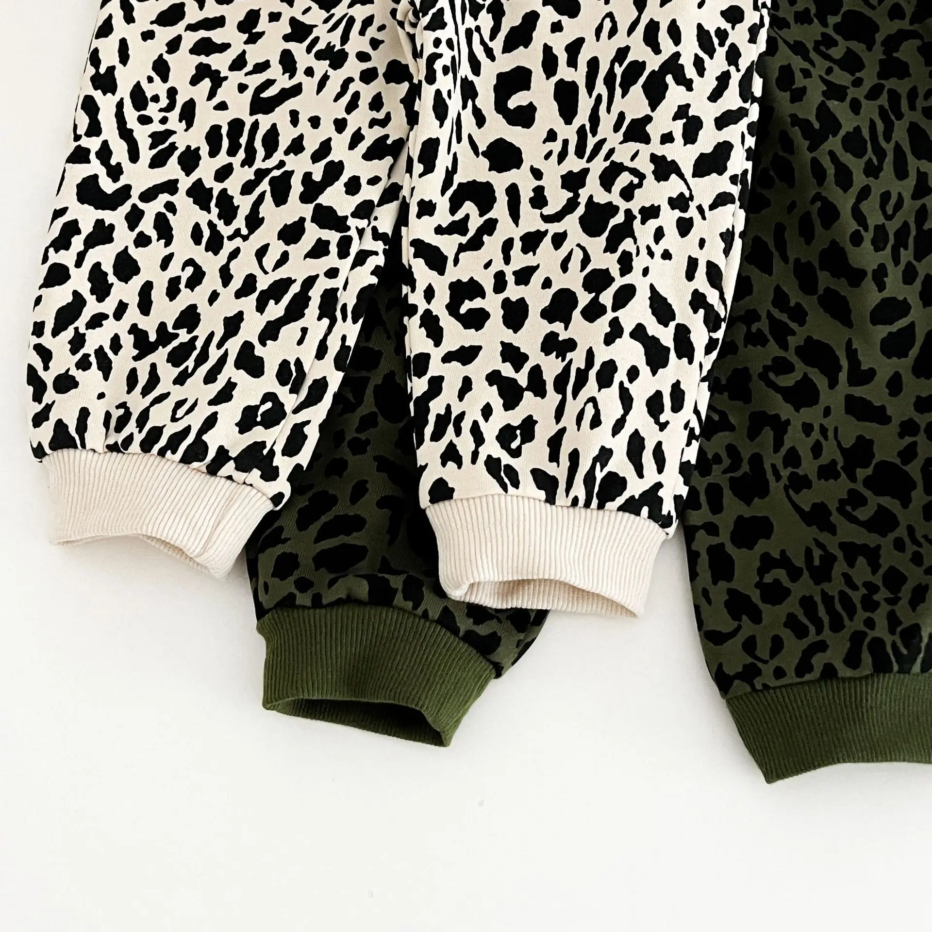 Trendy children's fashion leopard print round-neck long-sleeved spring and autumn set, baby coat, pure cotton sportswear and tre