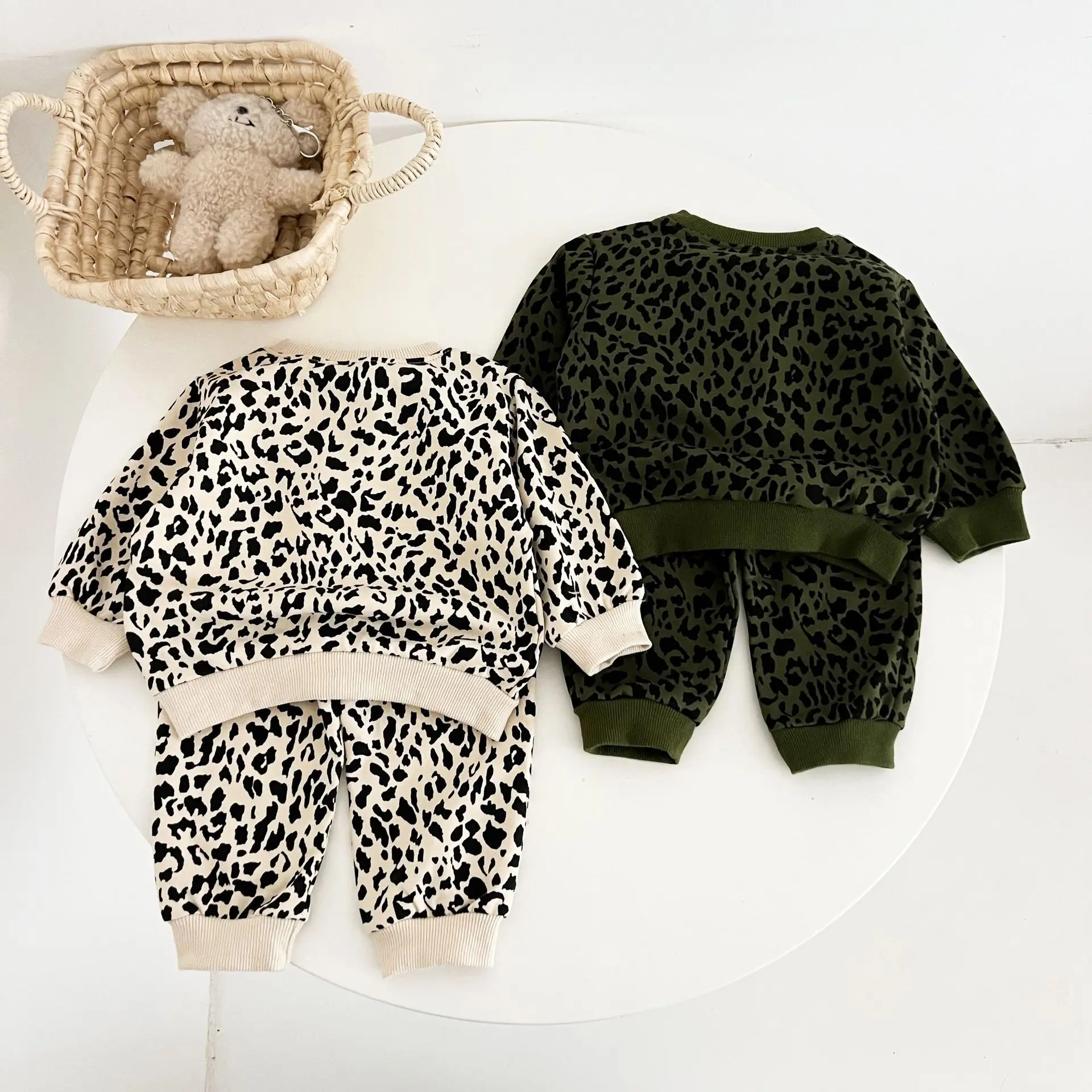 Trendy children's fashion leopard print round-neck long-sleeved spring and autumn set, baby coat, pure cotton sportswear and tre