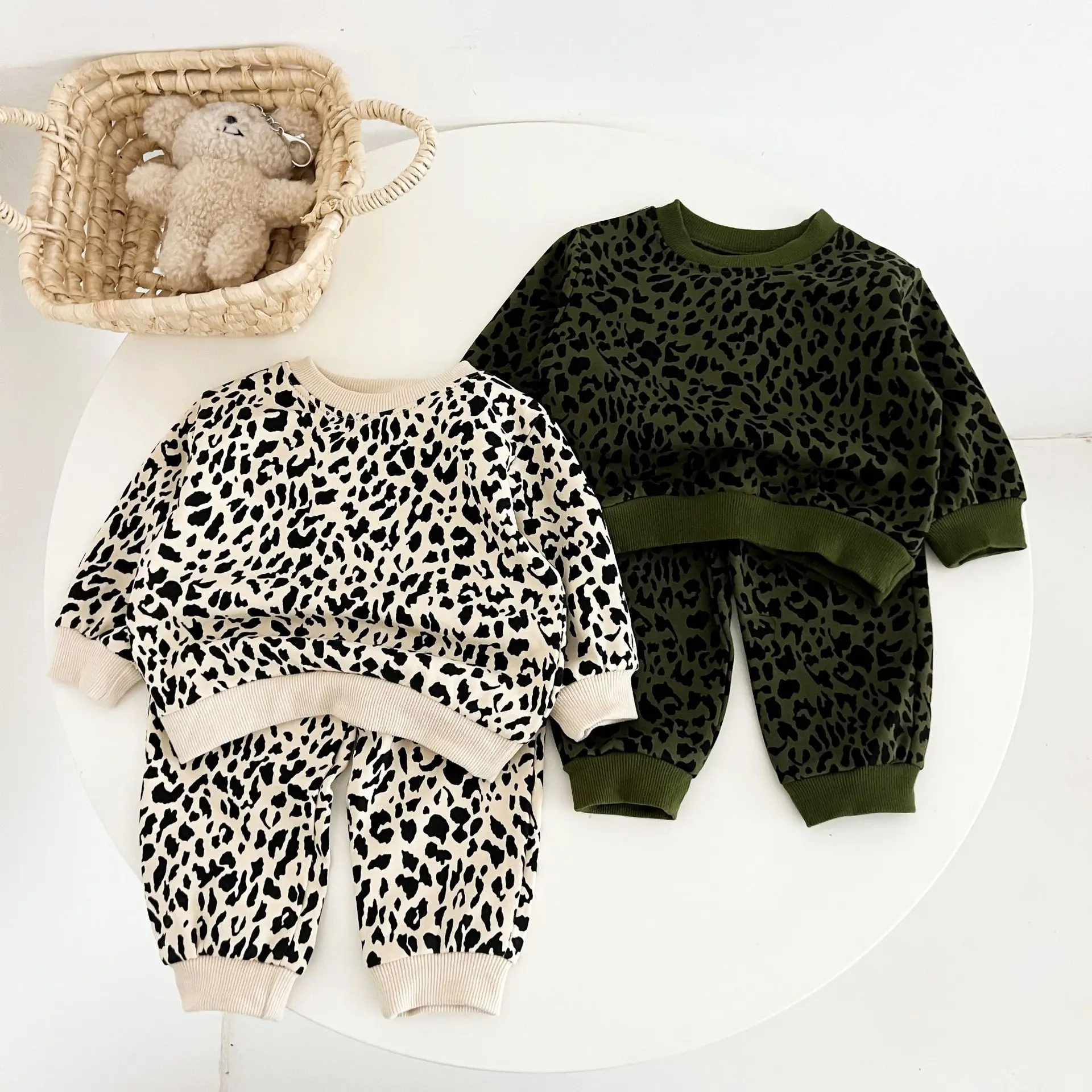 Trendy children's fashion leopard print round-neck long-sleeved spring and autumn set, baby coat, pure cotton sportswear and tre