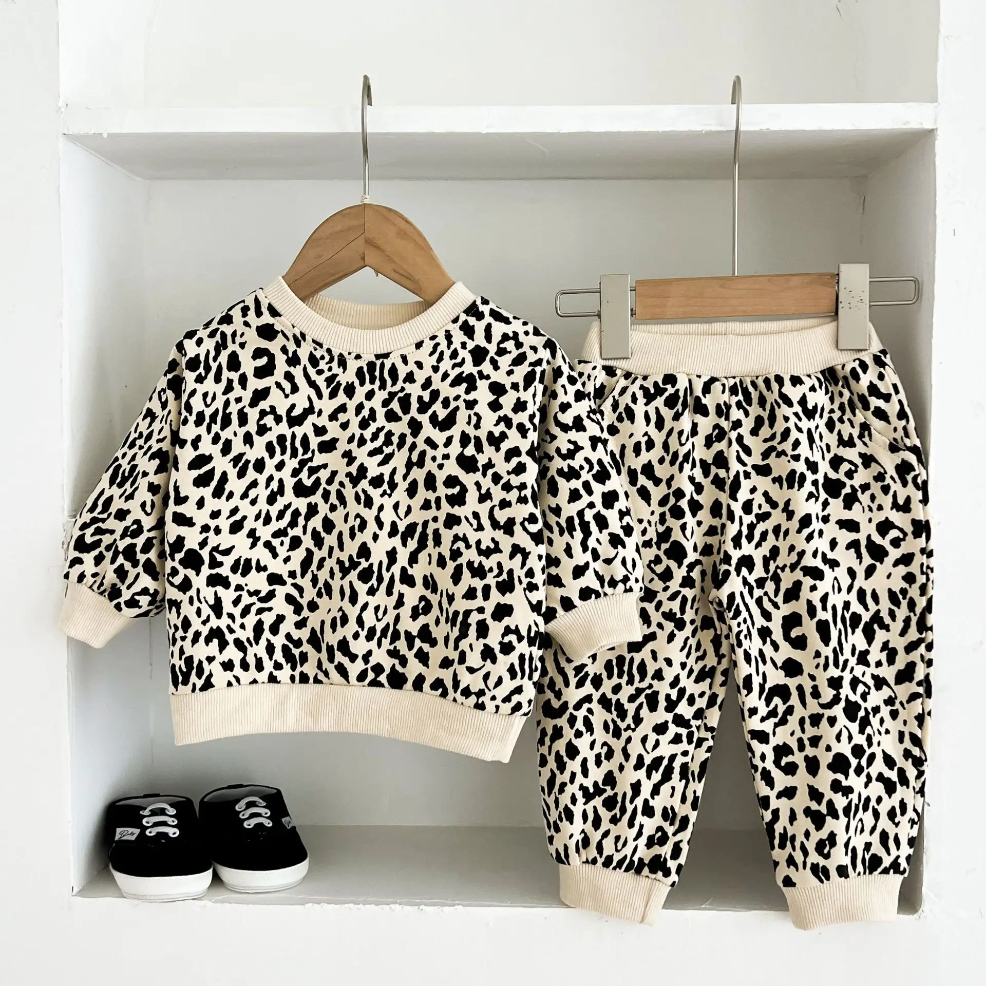 Trendy children's fashion leopard print round-neck long-sleeved spring and autumn set, baby coat, pure cotton sportswear and tre