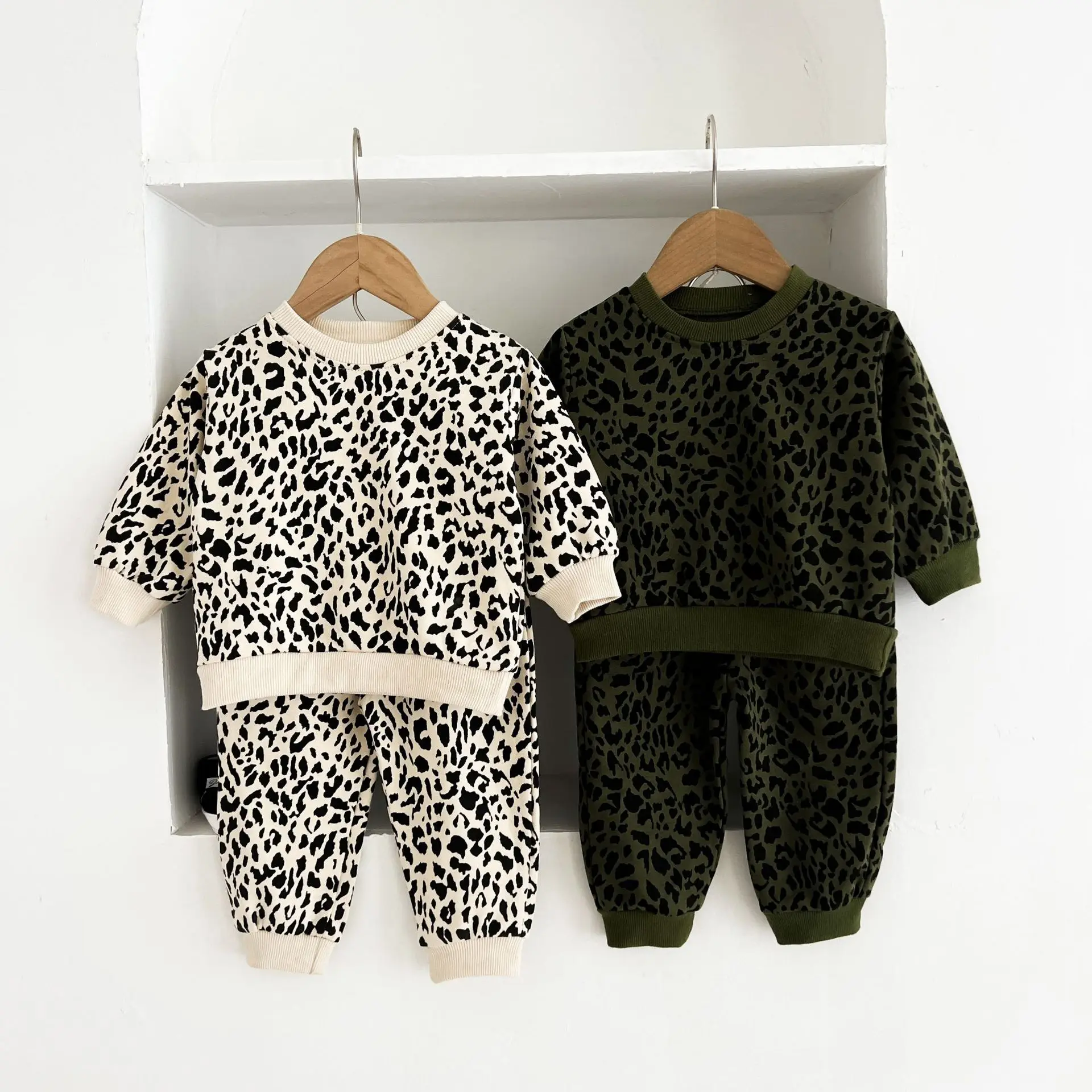 Trendy children's fashion leopard print round-neck long-sleeved spring and autumn set, baby coat, pure cotton sportswear and tre