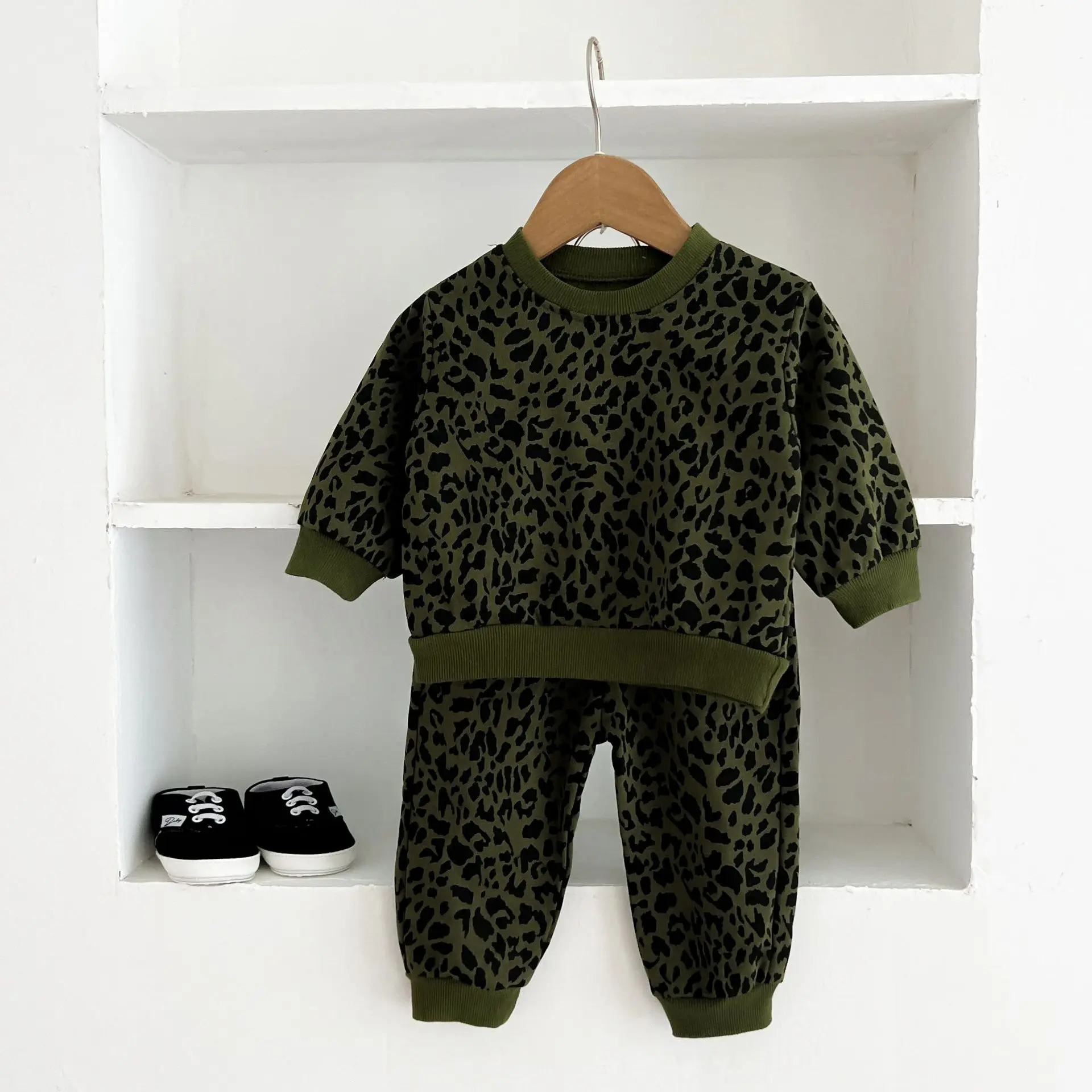 Trendy children's fashion leopard print round-neck long-sleeved spring and autumn set, baby coat, pure cotton sportswear and tre