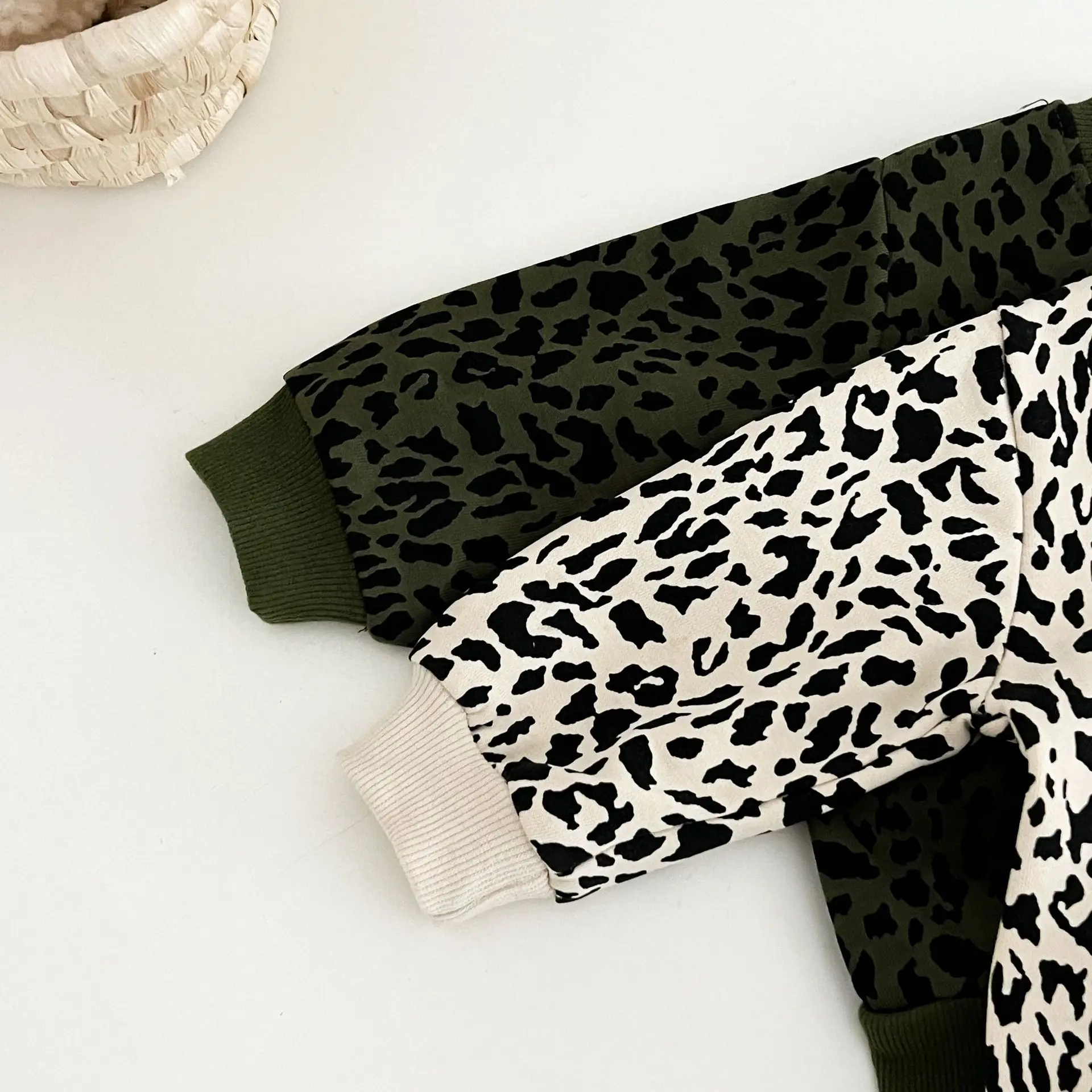 Trendy children's fashion leopard print round-neck long-sleeved spring and autumn set, baby coat, pure cotton sportswear and tre