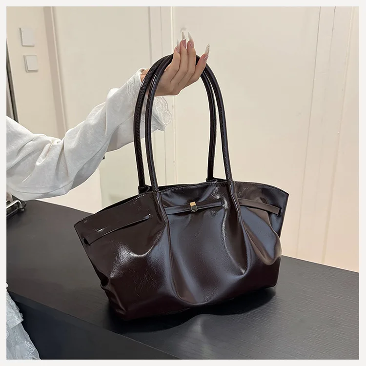 Fashionable Large Capacity Women Shoulder Bag Commuter Underarm Bag New Versatile Tote Bag Ladies Handbags