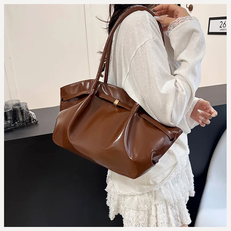 Fashionable Large Capacity Women Shoulder Bag Commuter Underarm Bag New Versatile Tote Bag Ladies Handbags