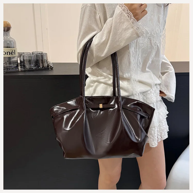 Fashionable Large Capacity Women Shoulder Bag Commuter Underarm Bag New Versatile Tote Bag Ladies Handbags