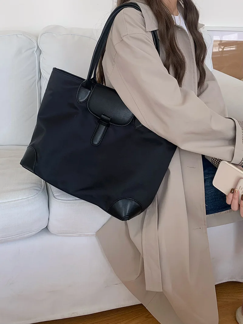 2026 New Women's Large Capacity Commuter Tote Bag Nylon Lightweight Casual Women's Bag Fashion Color-Blocking Versatile Shoulder