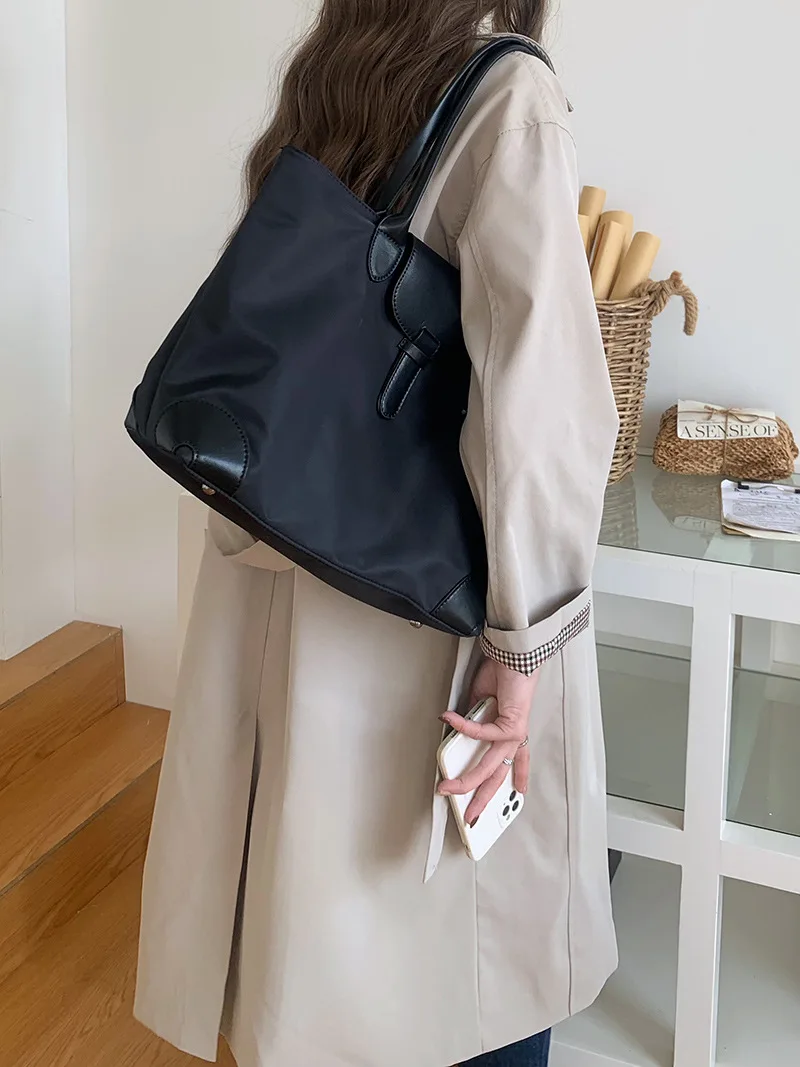 2026 New Women's Large Capacity Commuter Tote Bag Nylon Lightweight Casual Women's Bag Fashion Color-Blocking Versatile Shoulder