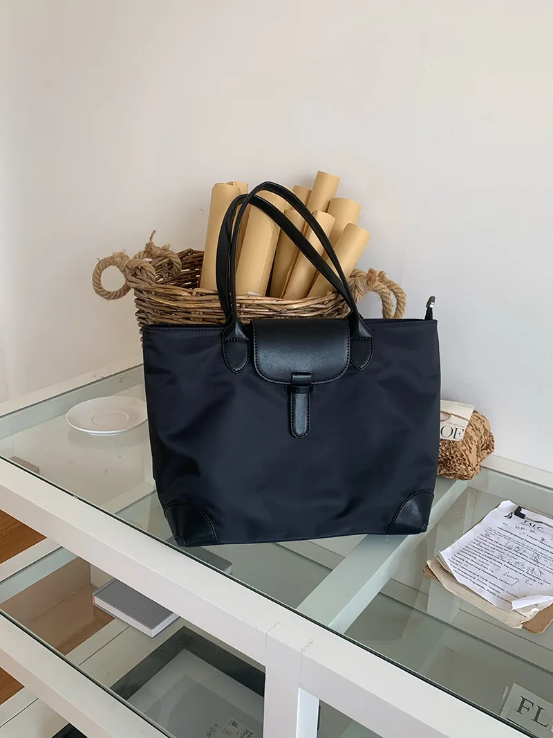2026 New Women's Large Capacity Commuter Tote Bag Nylon Lightweight Casual Women's Bag Fashion Color-Blocking Versatile Shoulder