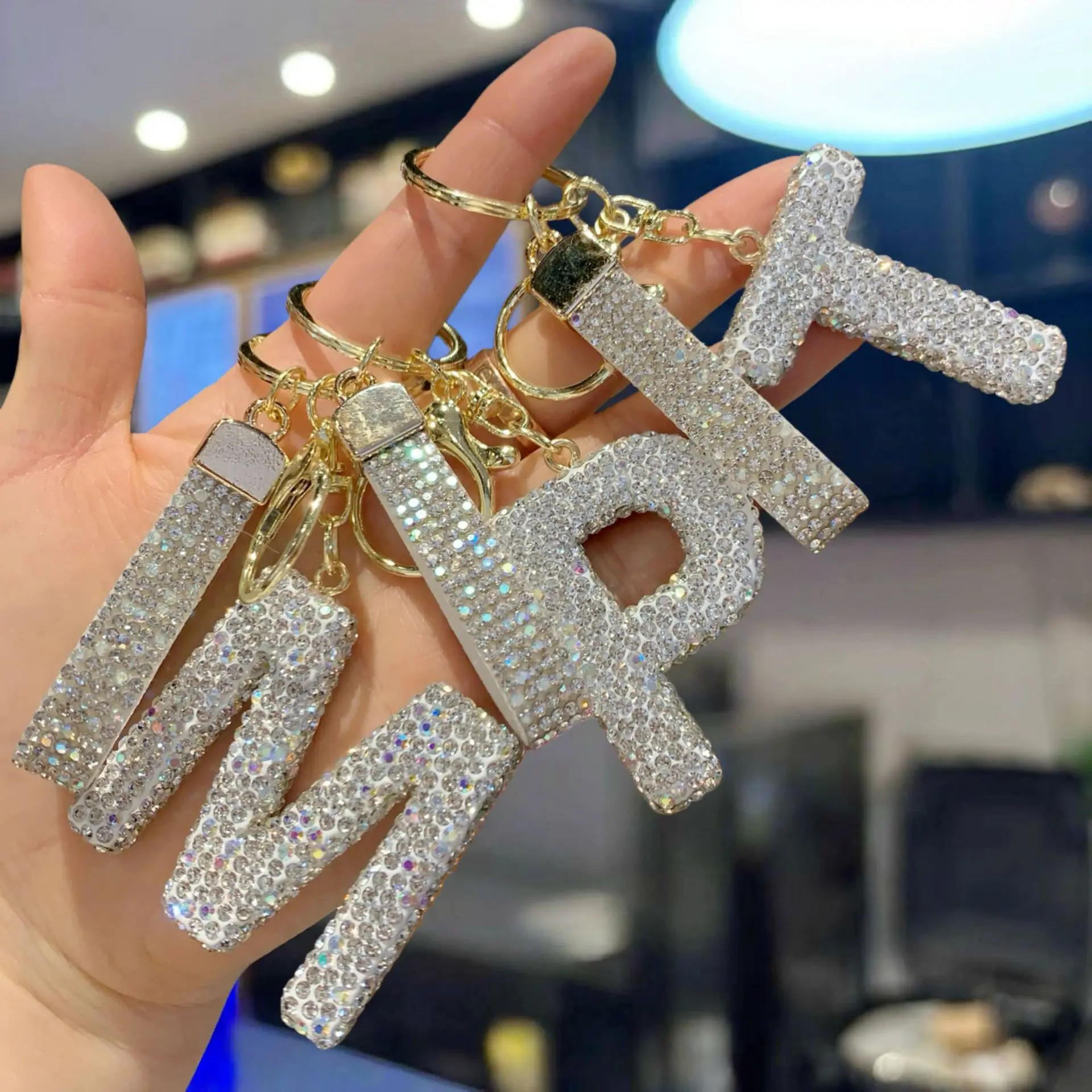 Full Rhinestone 26-Letter Keychain, Bling Car Key Ring & Sparkly Bag Charm - Perfect Small Gift