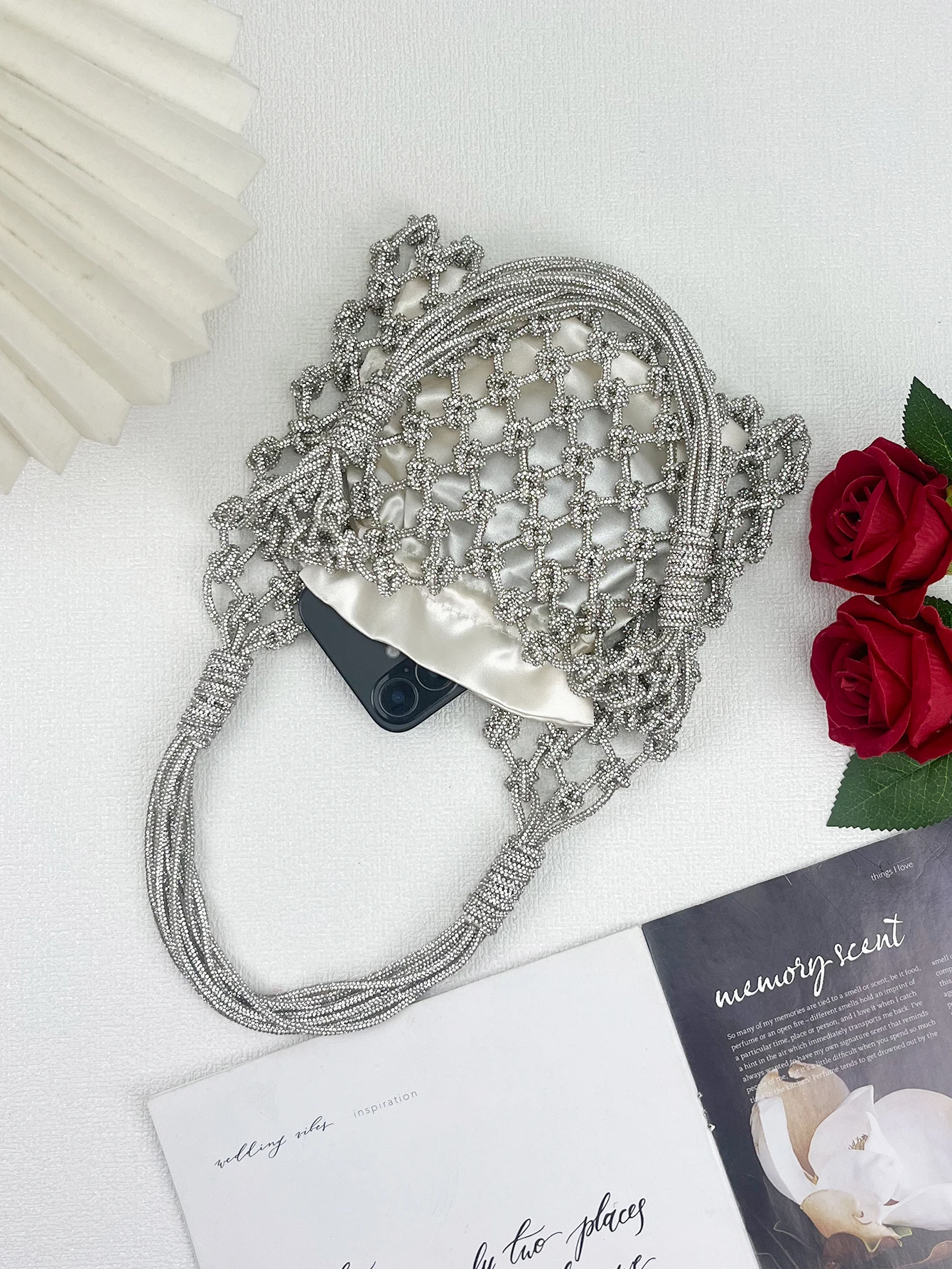 2026 temperament bright diamond woven hollow handmade woven bag, banquet bag, handbag, high-end women's bag