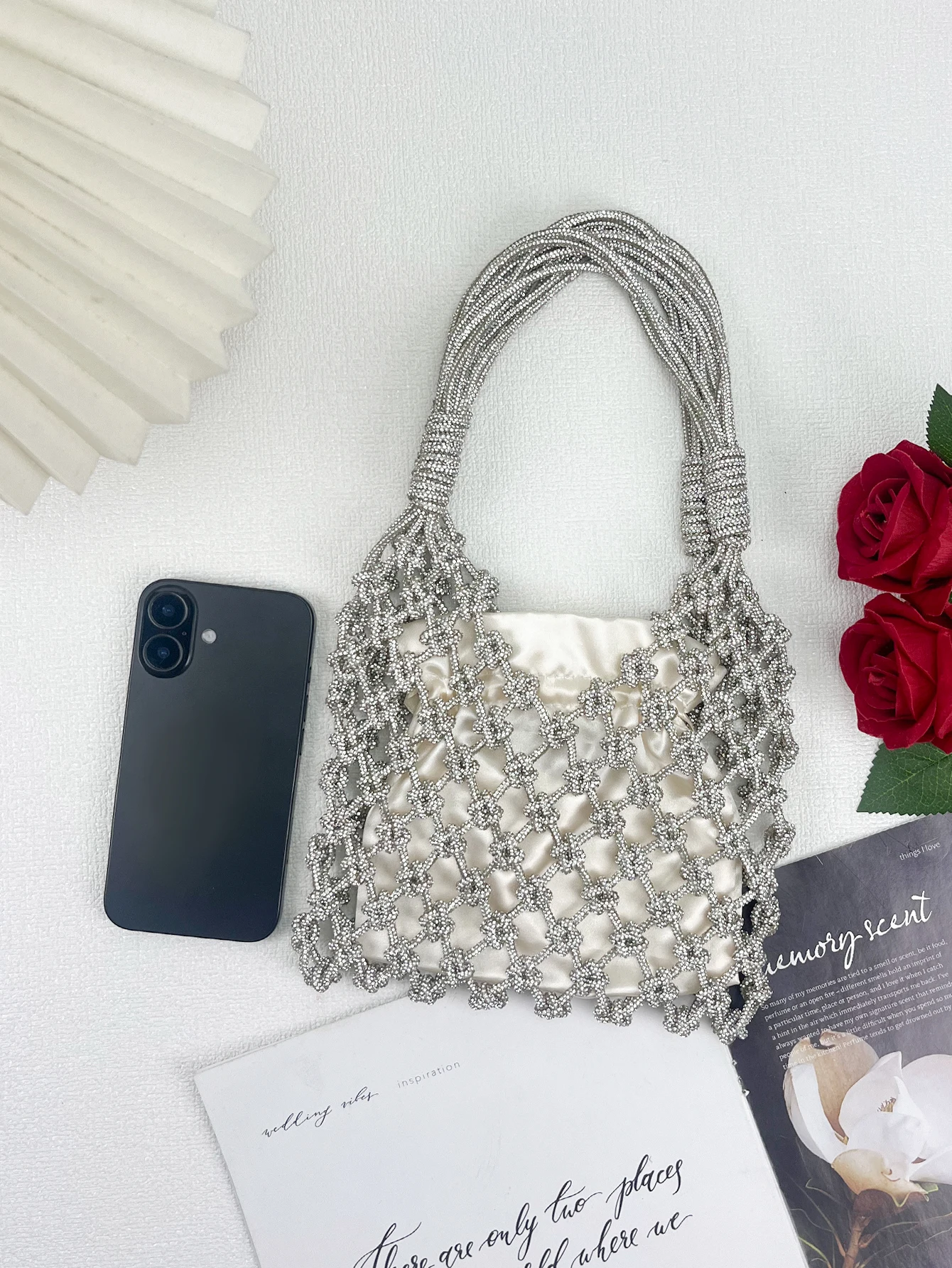 2026 temperament bright diamond woven hollow handmade woven bag, banquet bag, handbag, high-end women's bag