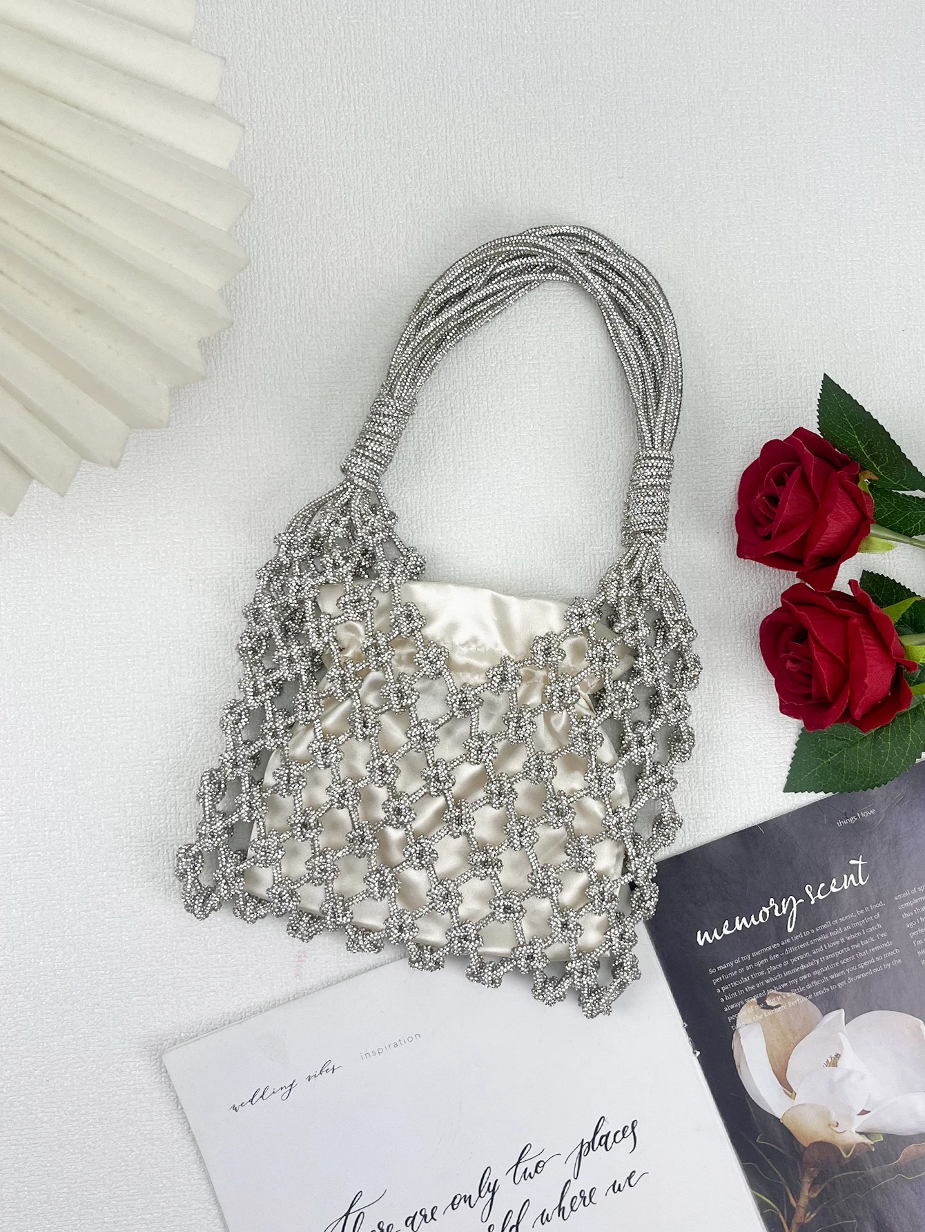 2026 temperament bright diamond woven hollow handmade woven bag, banquet bag, handbag, high-end women's bag