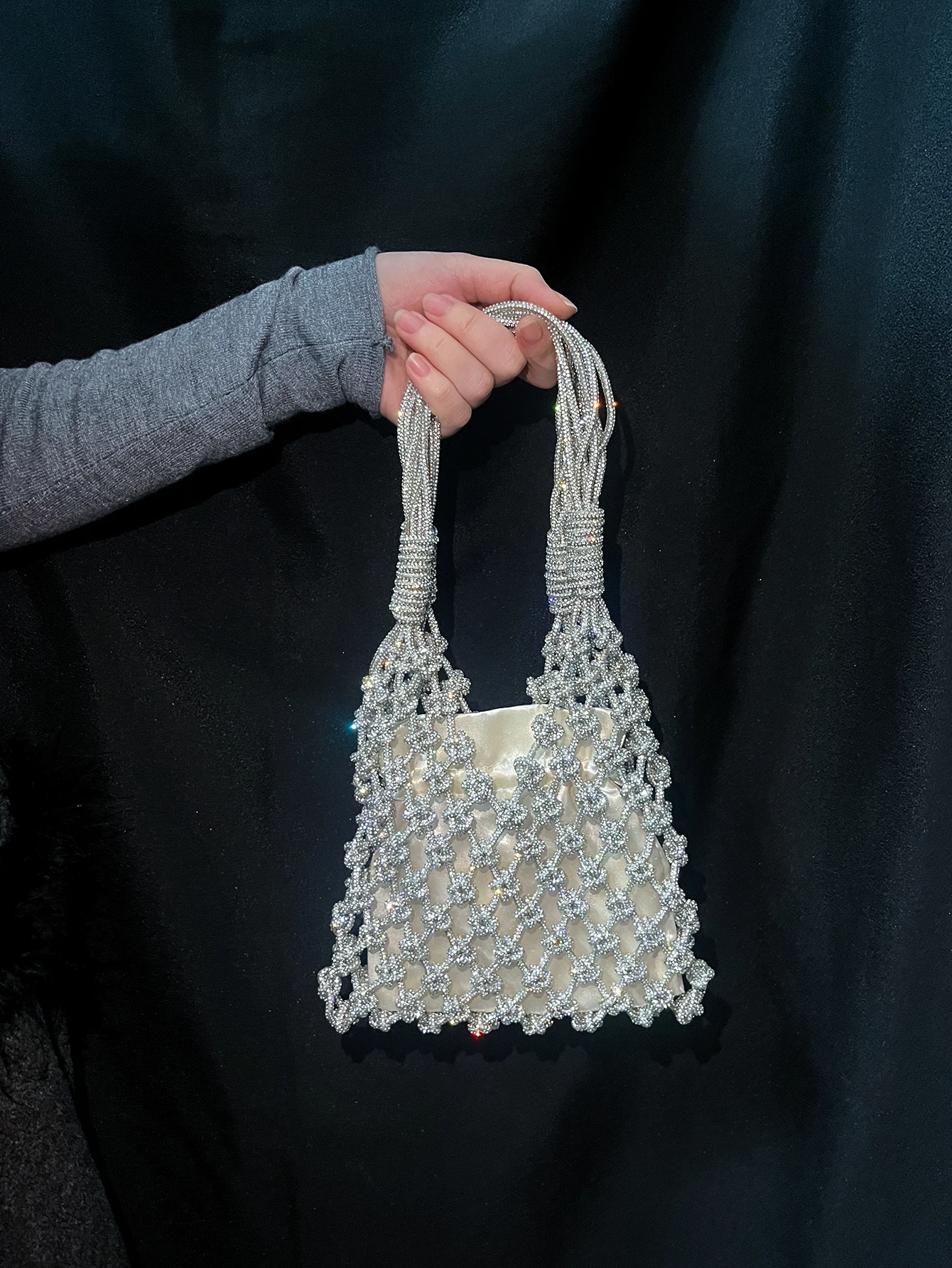 2026 temperament bright diamond woven hollow handmade woven bag, banquet bag, handbag, high-end women's bag