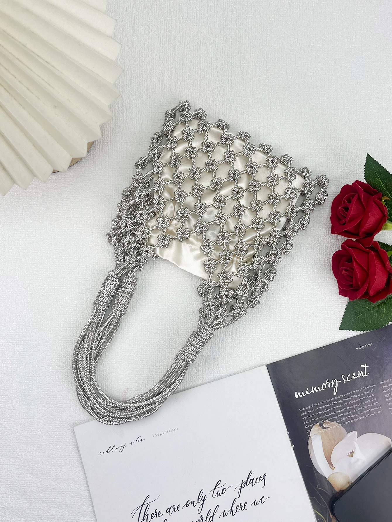 2026 temperament bright diamond woven hollow handmade woven bag, banquet bag, handbag, high-end women's bag