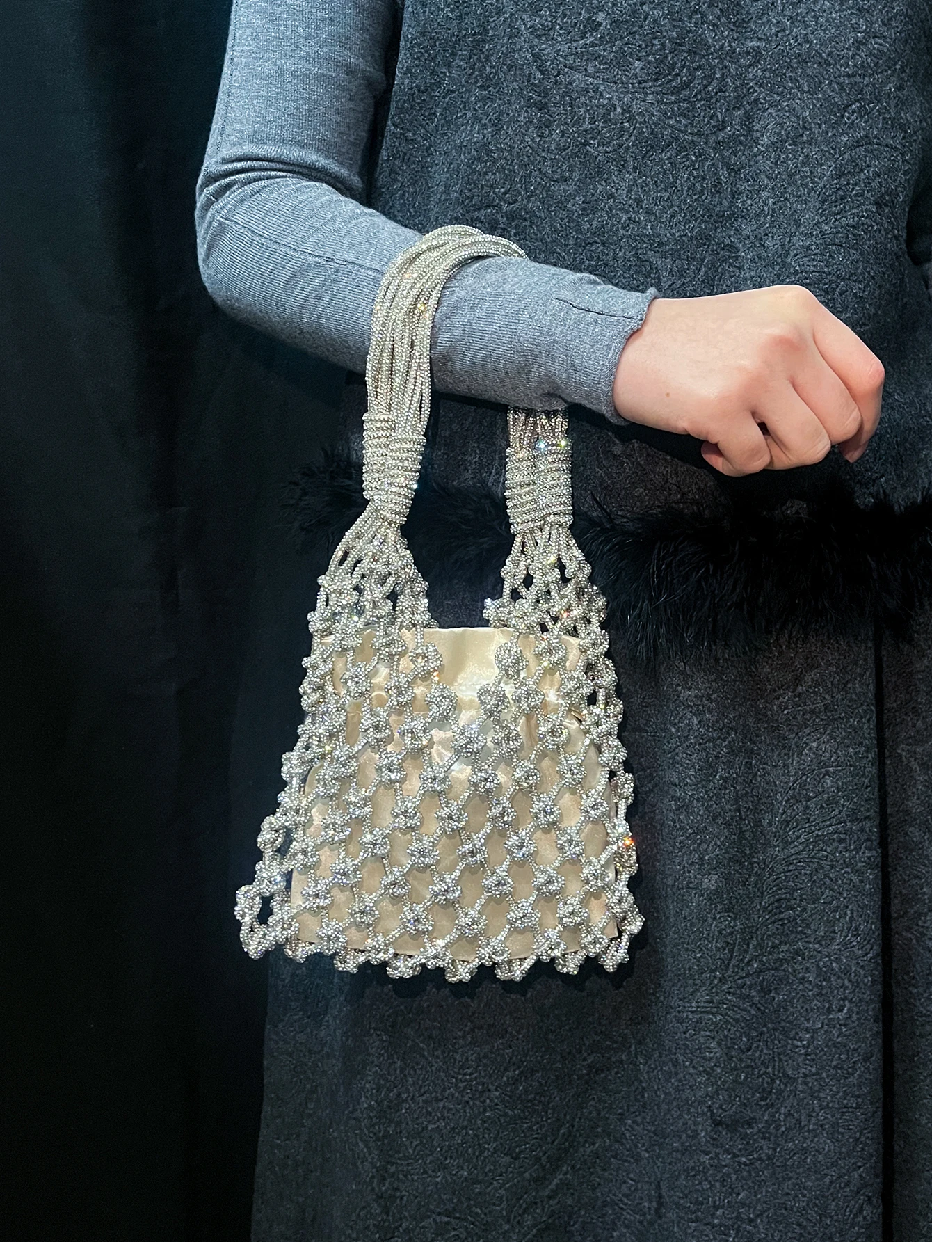 2026 temperament bright diamond woven hollow handmade woven bag, banquet bag, handbag, high-end women's bag
