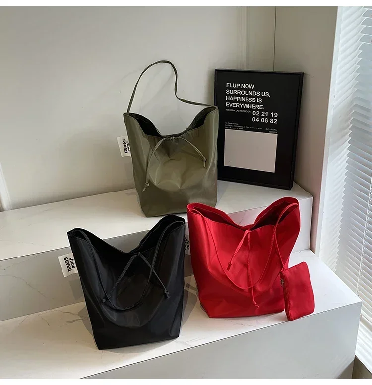 Niche Fashion Simple Shoulder Bag Tote Bag for Women 2026 New Nylon Fabric Underarm Bucket Bag Red Una Bolsa De Hombro