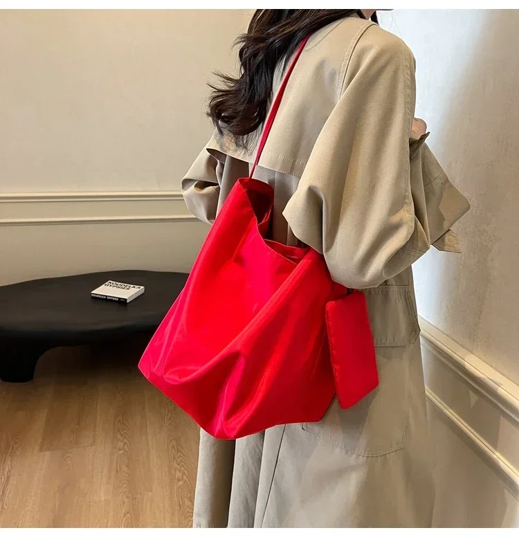 Niche Fashion Simple Shoulder Bag Tote Bag for Women 2026 New Nylon Fabric Underarm Bucket Bag Red Una Bolsa De Hombro