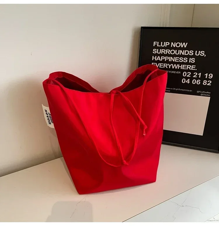 Niche Fashion Simple Shoulder Bag Tote Bag for Women 2026 New Nylon Fabric Underarm Bucket Bag Red Una Bolsa De Hombro