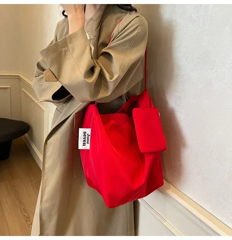 Niche Fashion Simple Shoulder Bag Tote Bag for Women 2026 New Nylon Fabric Underarm Bucket Bag Red Una Bolsa De Hombro