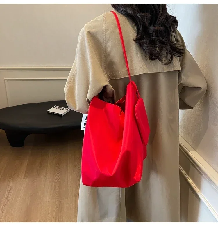 Niche Fashion Simple Shoulder Bag Tote Bag for Women 2026 New Nylon Fabric Underarm Bucket Bag Red Una Bolsa De Hombro