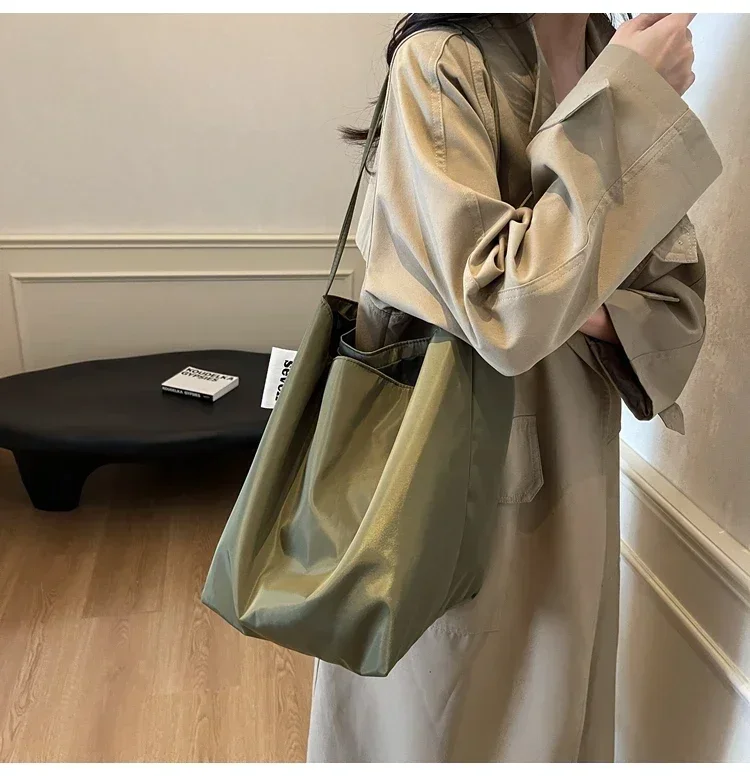 Niche Fashion Simple Shoulder Bag Tote Bag for Women 2026 New Nylon Fabric Underarm Bucket Bag Red Una Bolsa De Hombro