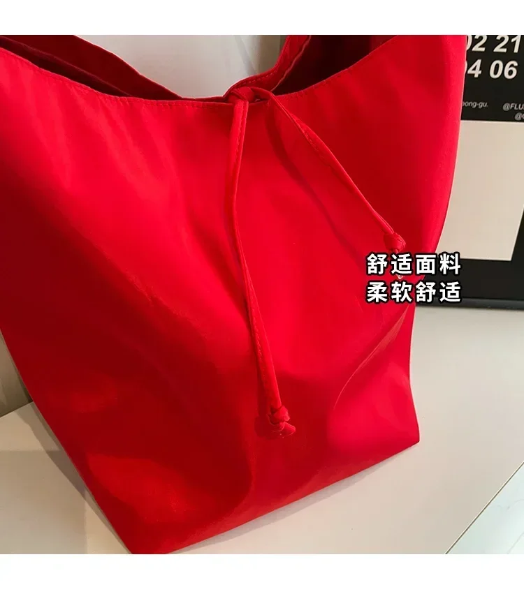 Niche Fashion Simple Shoulder Bag Tote Bag for Women 2026 New Nylon Fabric Underarm Bucket Bag Red Una Bolsa De Hombro