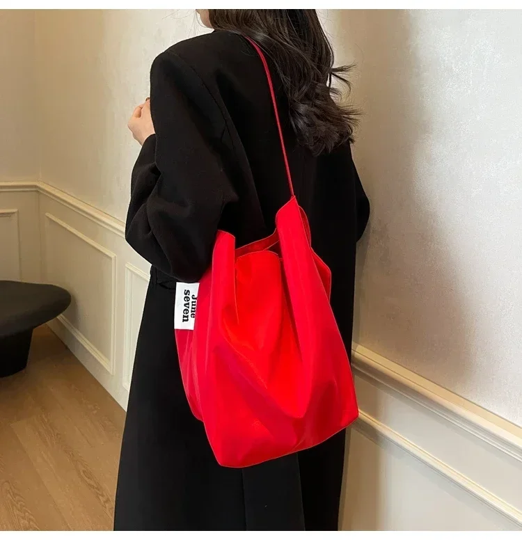 Niche Fashion Simple Shoulder Bag Tote Bag for Women 2026 New Nylon Fabric Underarm Bucket Bag Red Una Bolsa De Hombro