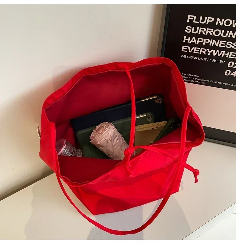 Niche Fashion Simple Shoulder Bag Tote Bag for Women 2026 New Nylon Fabric Underarm Bucket Bag Red Una Bolsa De Hombro