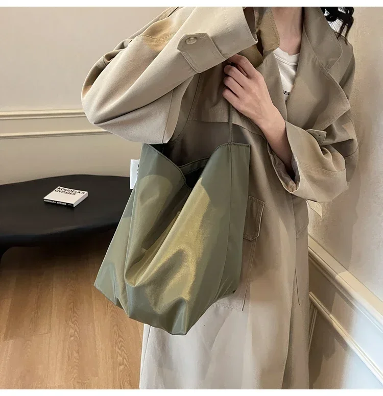 Niche Fashion Simple Shoulder Bag Tote Bag for Women 2026 New Nylon Fabric Underarm Bucket Bag Red Una Bolsa De Hombro