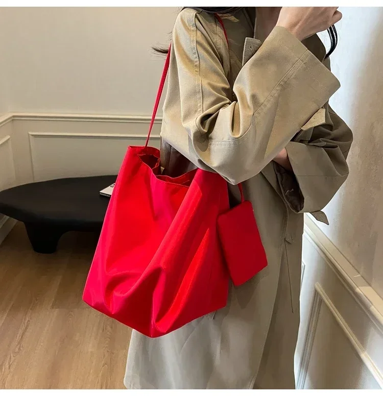 Niche Fashion Simple Shoulder Bag Tote Bag for Women 2026 New Nylon Fabric Underarm Bucket Bag Red Una Bolsa De Hombro