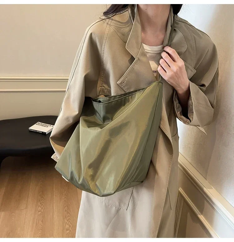 Niche Fashion Simple Shoulder Bag Tote Bag for Women 2026 New Nylon Fabric Underarm Bucket Bag Red Una Bolsa De Hombro