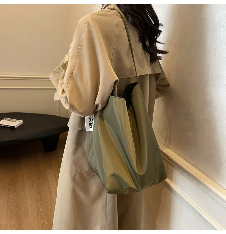 Niche Fashion Simple Shoulder Bag Tote Bag for Women 2026 New Nylon Fabric Underarm Bucket Bag Red Una Bolsa De Hombro