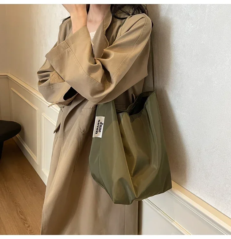 Niche Fashion Simple Shoulder Bag Tote Bag for Women 2026 New Nylon Fabric Underarm Bucket Bag Red Una Bolsa De Hombro