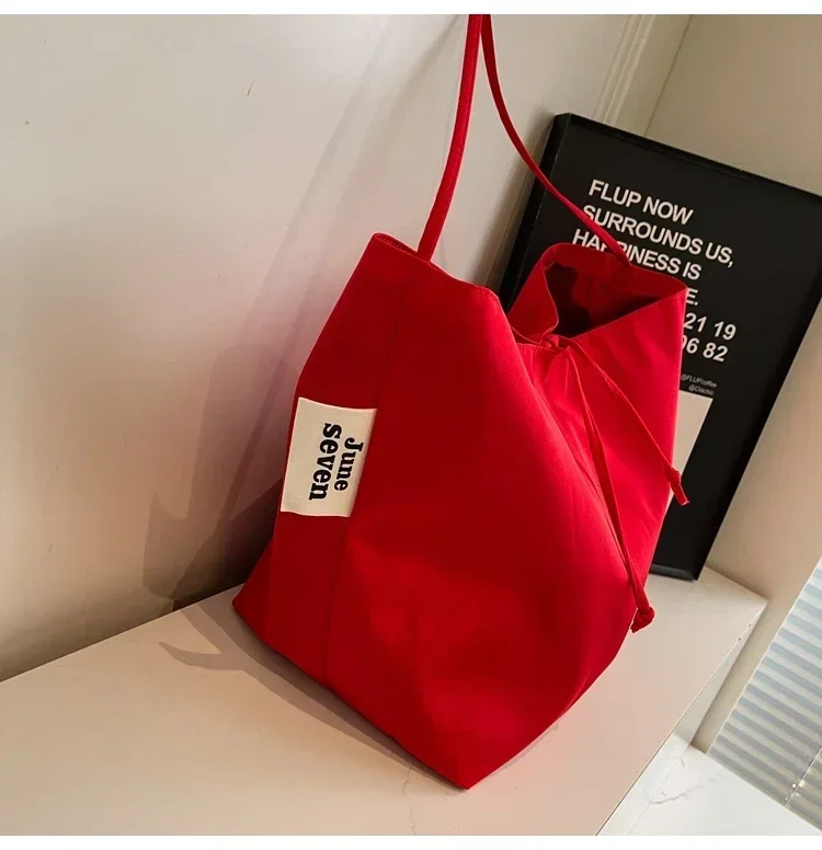 Niche Fashion Simple Shoulder Bag Tote Bag for Women 2026 New Nylon Fabric Underarm Bucket Bag Red Una Bolsa De Hombro