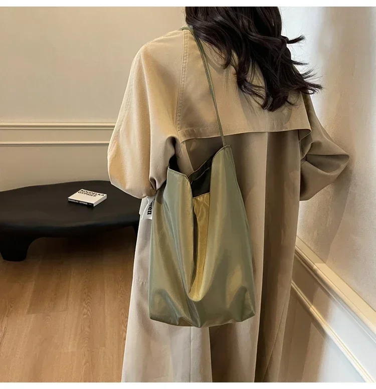 Niche Fashion Simple Shoulder Bag Tote Bag for Women 2026 New Nylon Fabric Underarm Bucket Bag Red Una Bolsa De Hombro