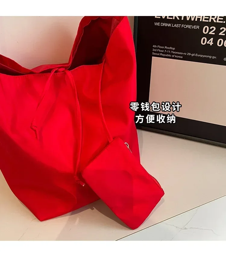 Niche Fashion Simple Shoulder Bag Tote Bag for Women 2026 New Nylon Fabric Underarm Bucket Bag Red Una Bolsa De Hombro