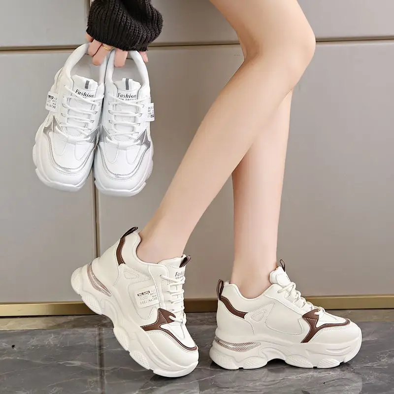 Large Size Autumn Fashion Breathable Lightweight Casual Comfortable Women's Shoes Versatile Thick Soled Women's Sports Shoes