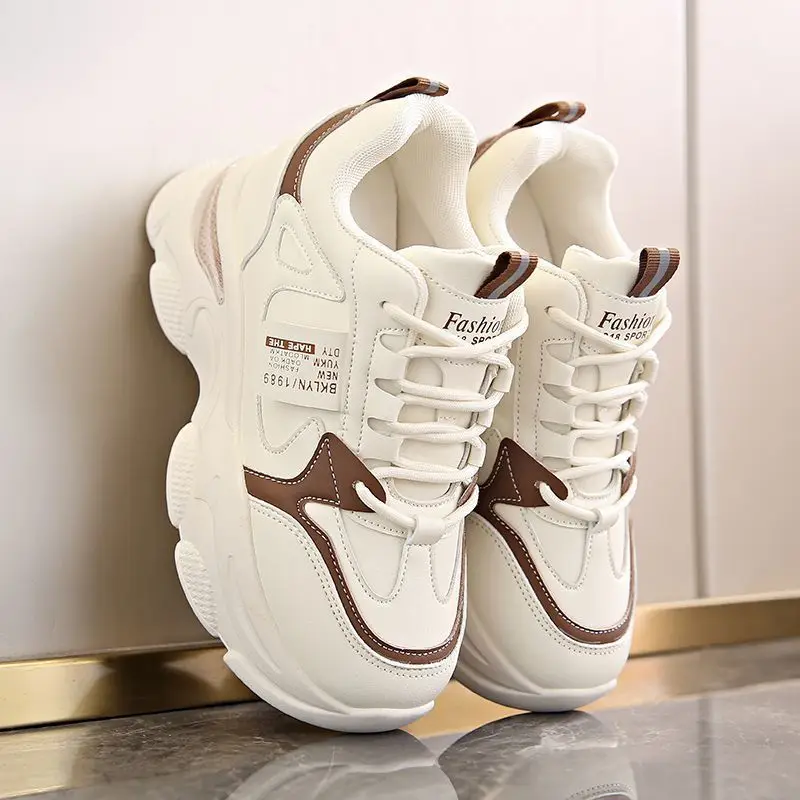Large Size Autumn Fashion Breathable Lightweight Casual Comfortable Women's Shoes Versatile Thick Soled Women's Sports Shoes