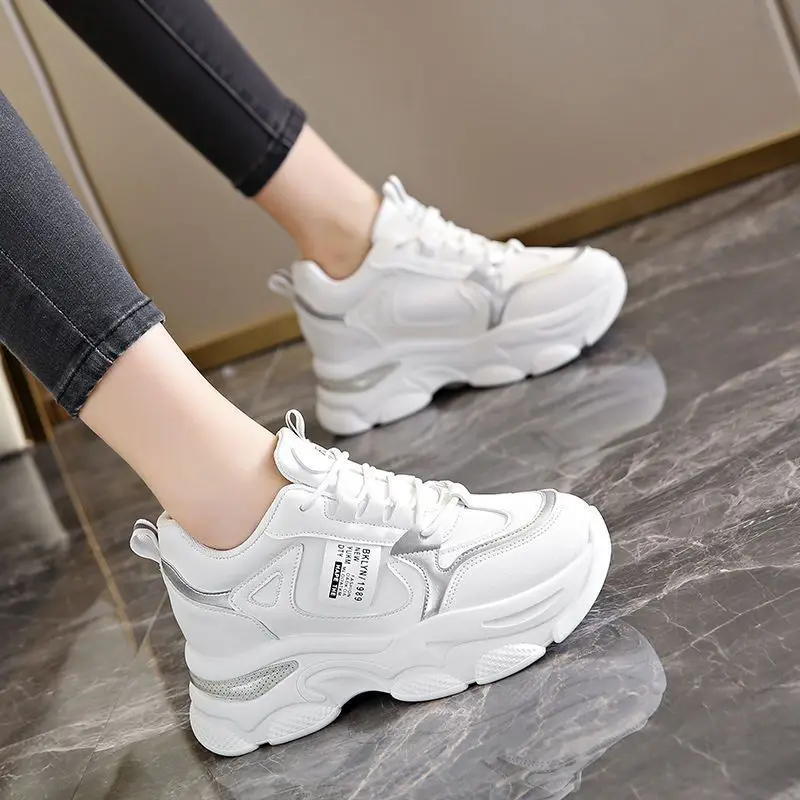 Large Size Autumn Fashion Breathable Lightweight Casual Comfortable Women's Shoes Versatile Thick Soled Women's Sports Shoes
