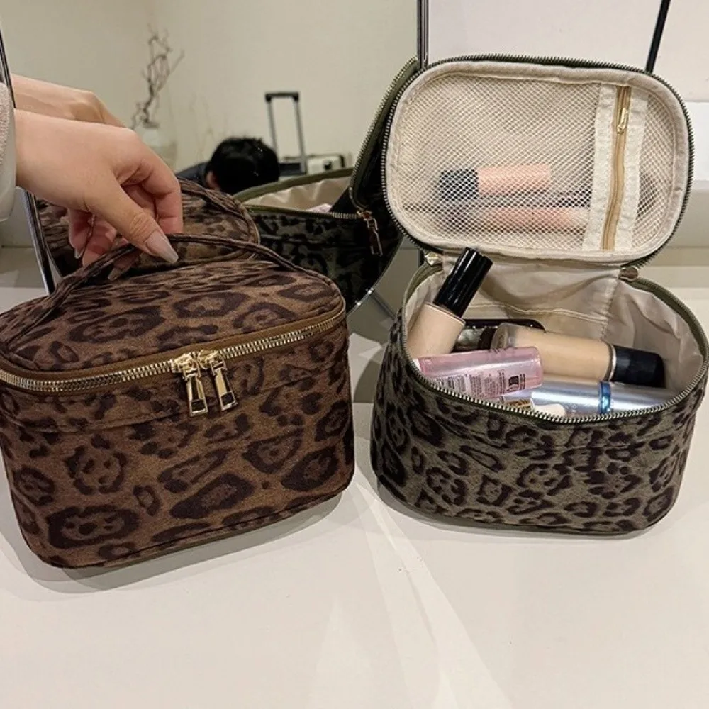 New Large Capacity Cosmetic Bag Leopard Print Faux Suede Toiletry Box Multiple Pockets Handheld Storage Bag Travel