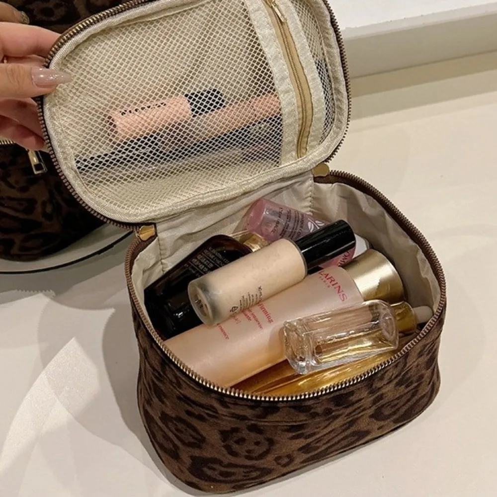 New Large Capacity Cosmetic Bag Leopard Print Faux Suede Toiletry Box Multiple Pockets Handheld Storage Bag Travel