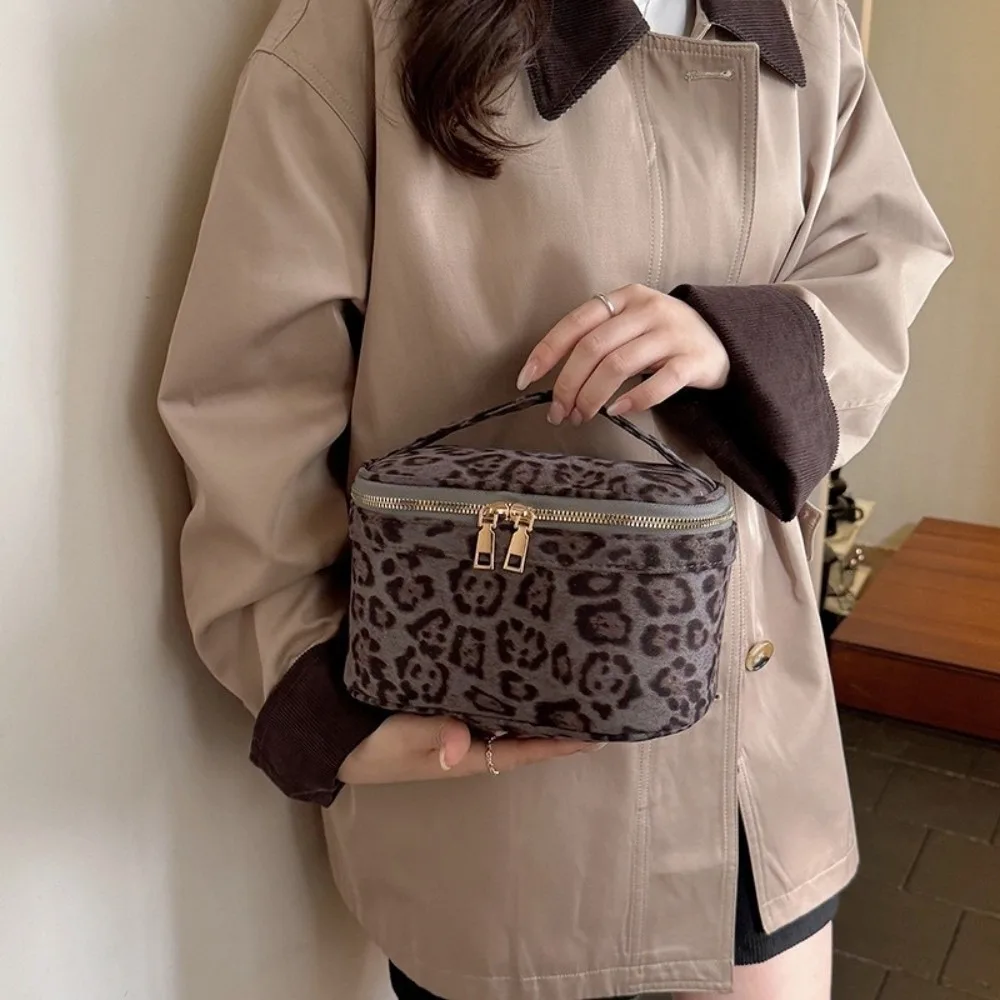 New Large Capacity Cosmetic Bag Leopard Print Faux Suede Toiletry Box Multiple Pockets Handheld Storage Bag Travel