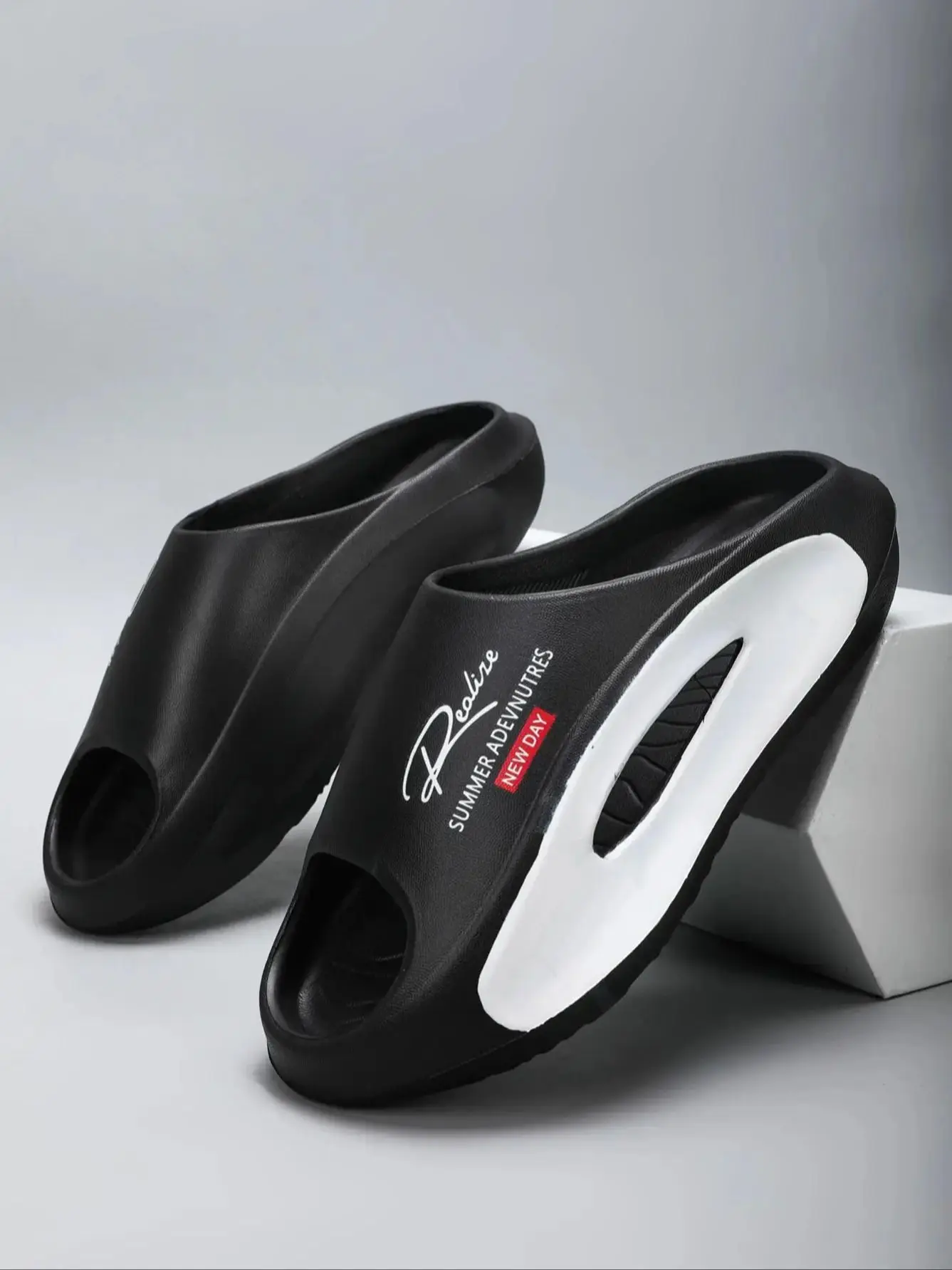Unisex Casual Four Seasons Slippers Sandals Women Comfortable Home Slippers Breathable Slip-On Shoes For Women And Men Shoes